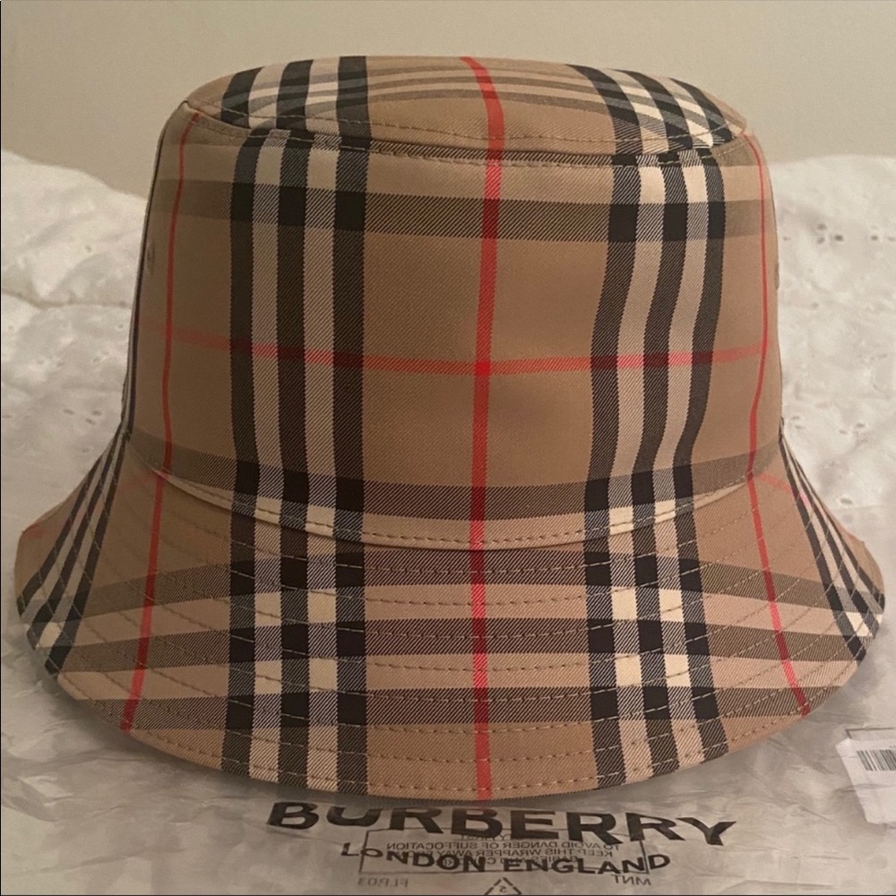 Burberry Bucket Hat/Unisex BRAND New w Tags